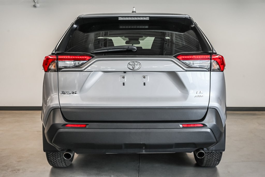 Toyota RAV4 LE 2023-4