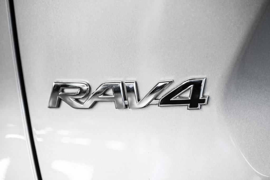 Toyota RAV4 LE 2023-6