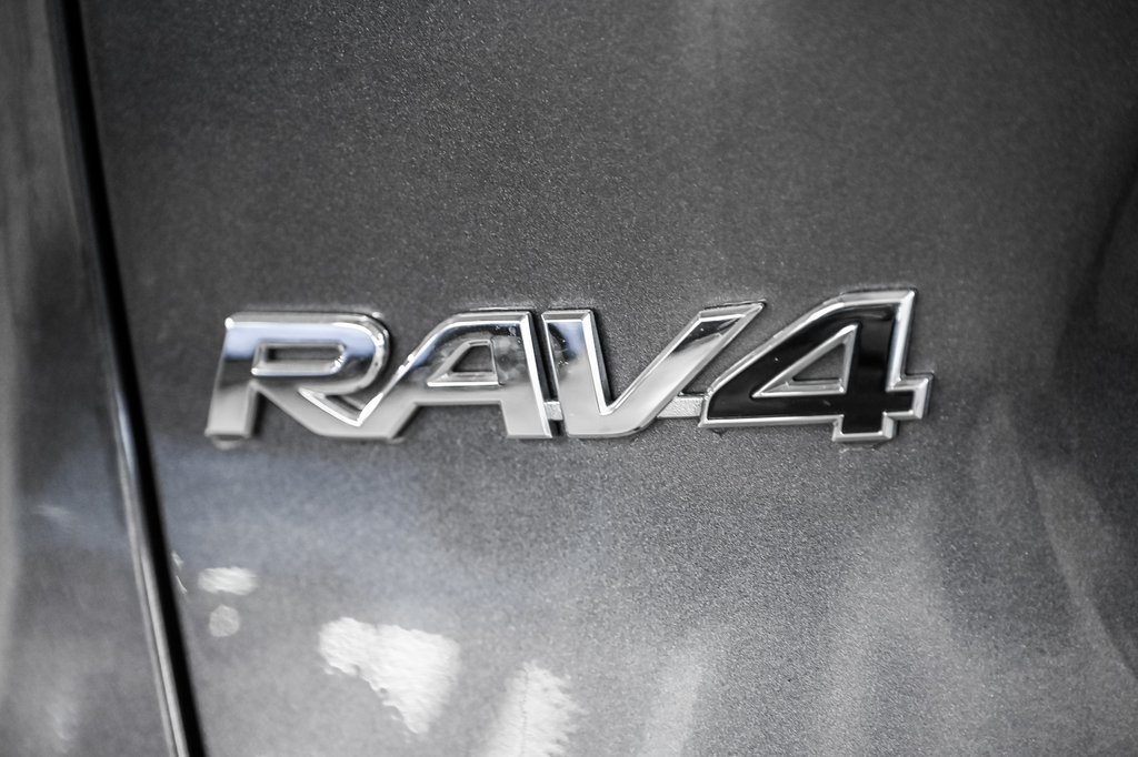 Toyota RAV4 LE 2024-6