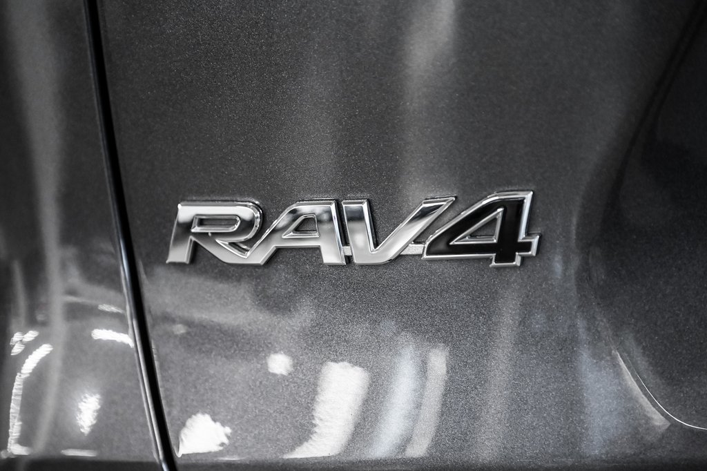 Toyota RAV4 LE 2024-6