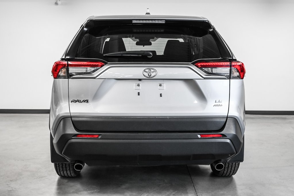 Toyota RAV4 LE 2024-4