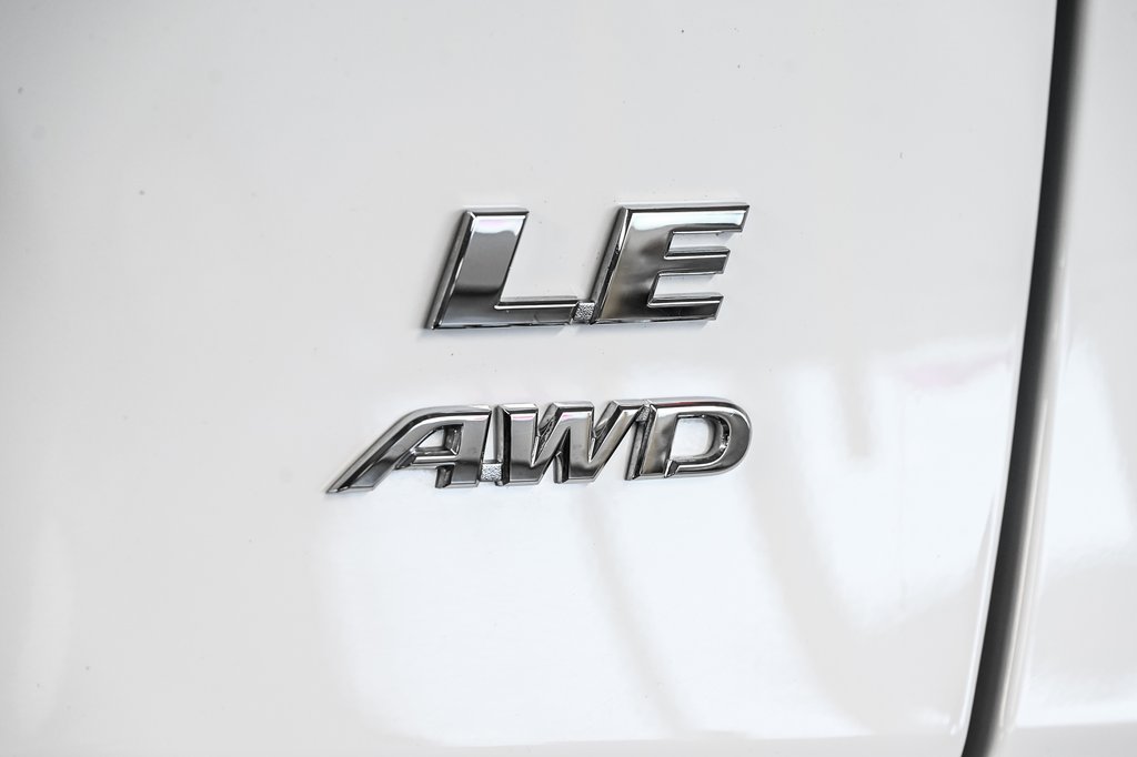 Toyota RAV4 LE 2024-7