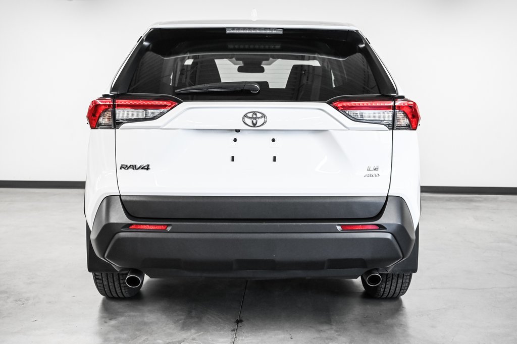 Toyota RAV4 LE 2024-4
