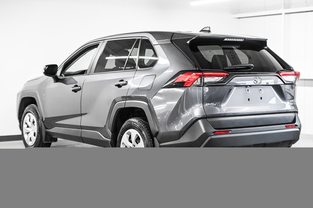 Toyota RAV4 LE 2024-3