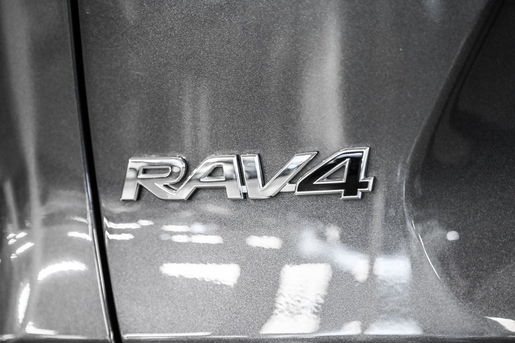 Toyota RAV4 LE 2024-6