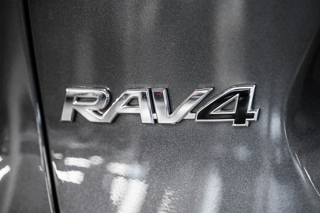 Toyota RAV4 LE 2025-6