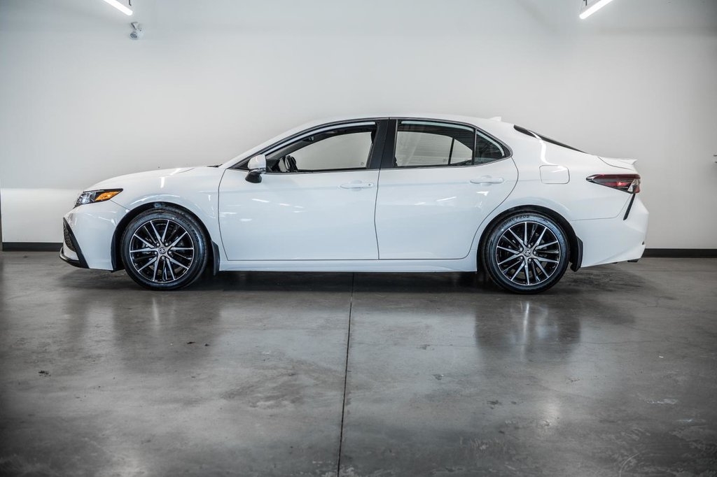 Toyota Camry Hybrid XLE 2023-4