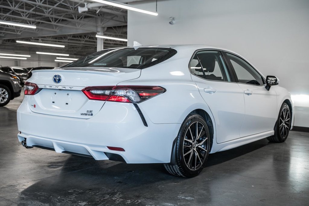 Toyota Camry Hybrid XLE 2023-7