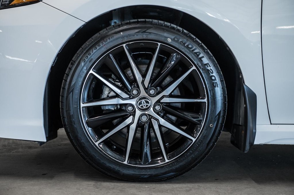 Toyota Camry Hybrid XLE 2023-3