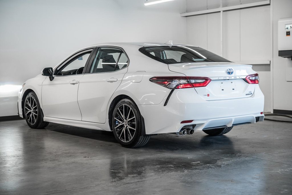 Toyota Camry Hybrid XLE 2023-5
