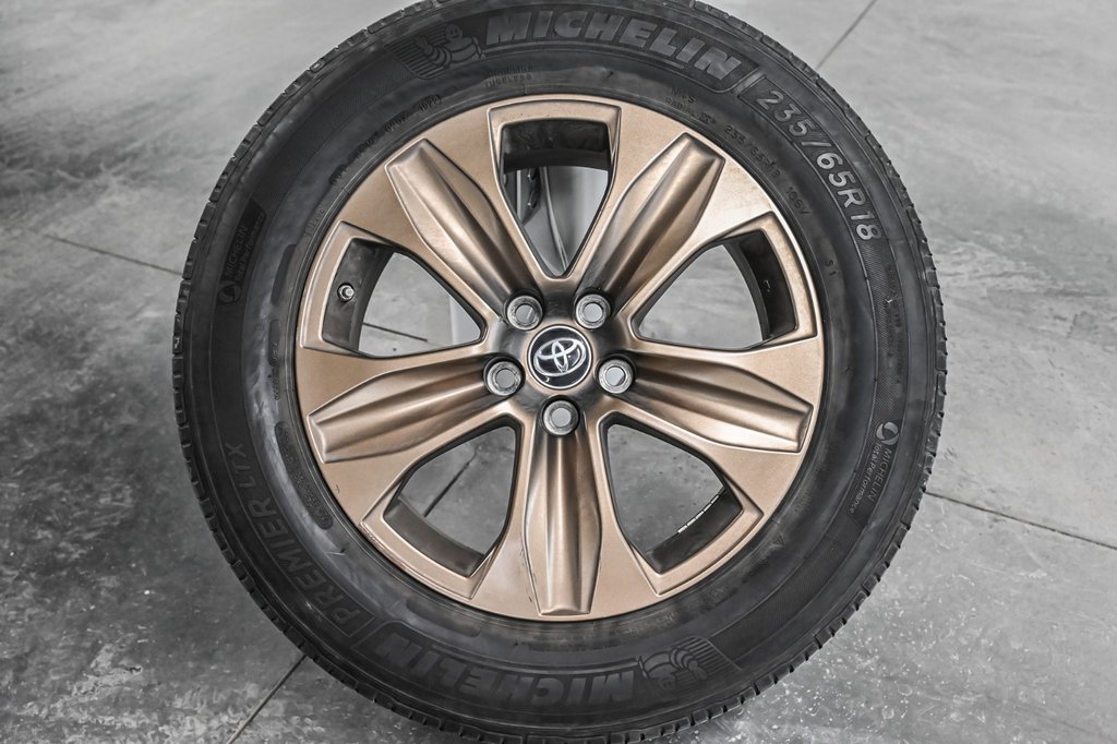 Toyota Highlander Hybrid XLE 2022-3