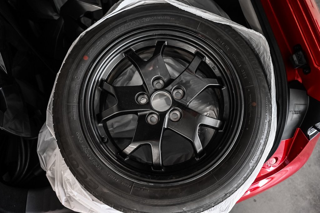 Toyota Prius Plug-In Hybrid SE 2025-7