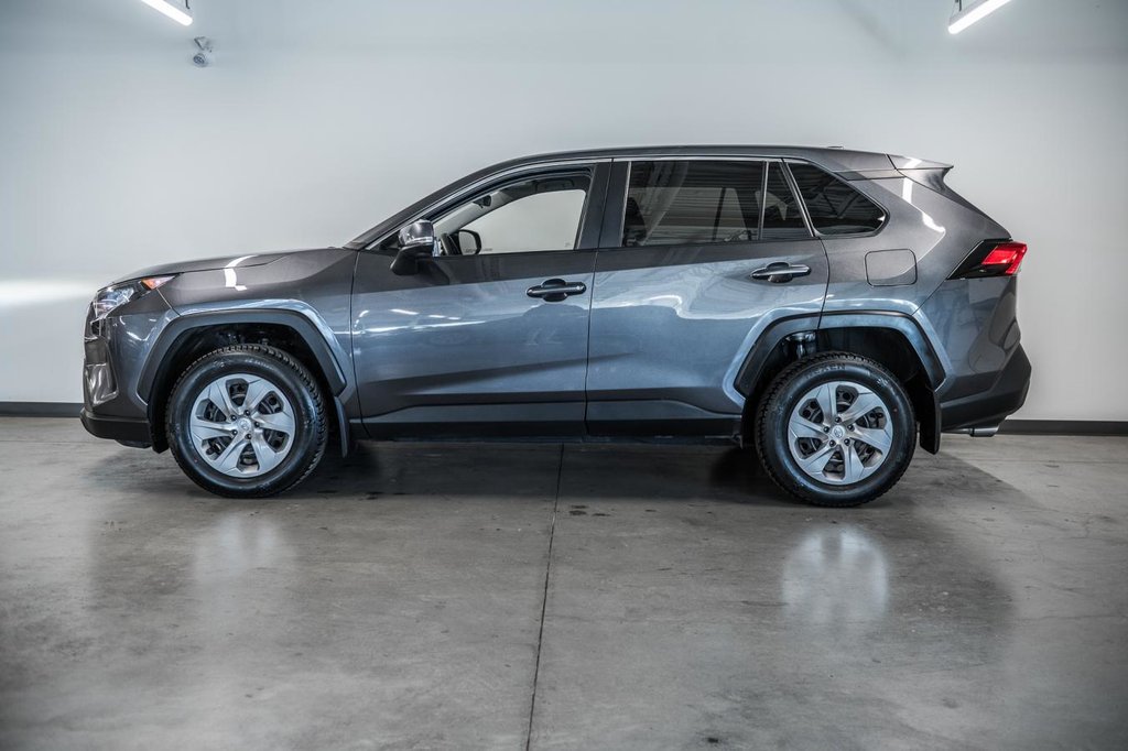 Toyota RAV4 LE 2023-4