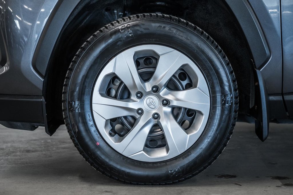 Toyota RAV4 LE 2023-3