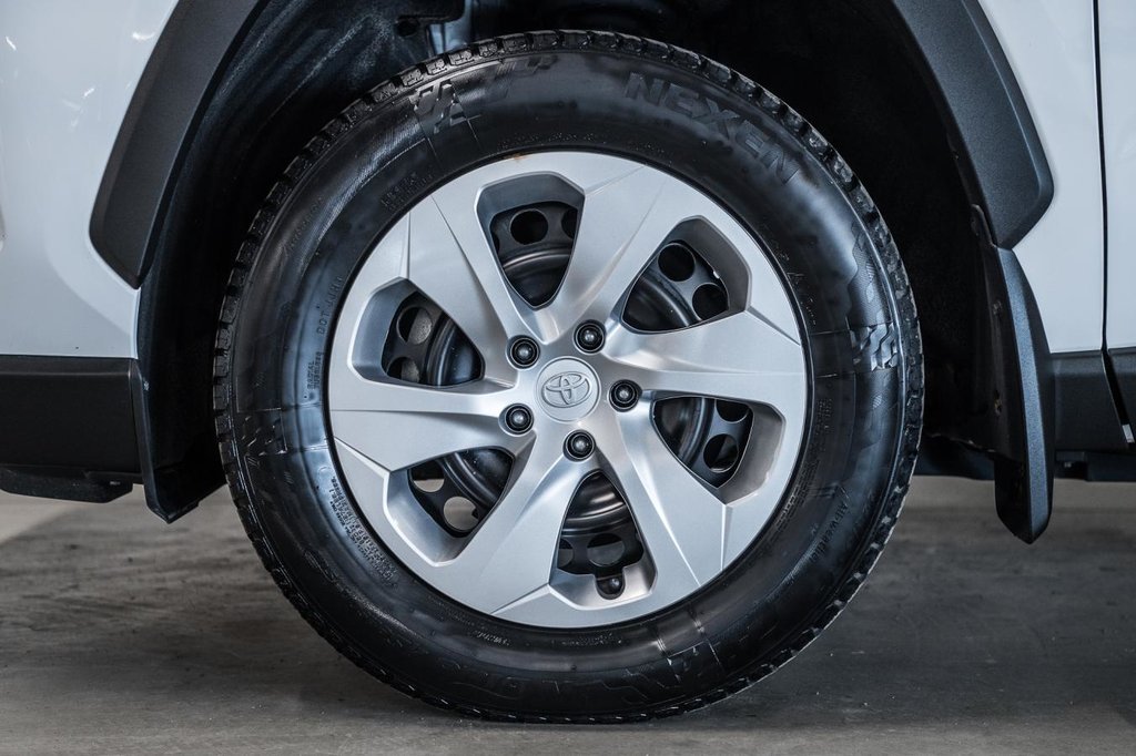 Toyota RAV4 LE 2023-3