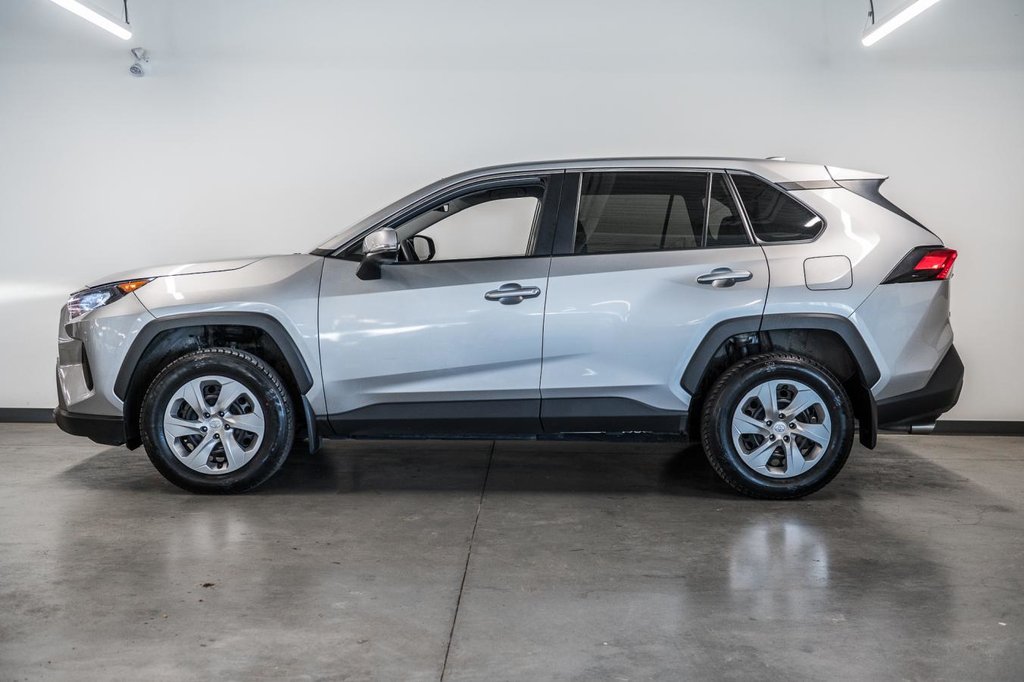 Toyota RAV4 LE 2023-4