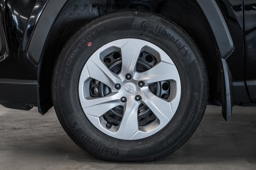 Toyota RAV4 LE 2024-3