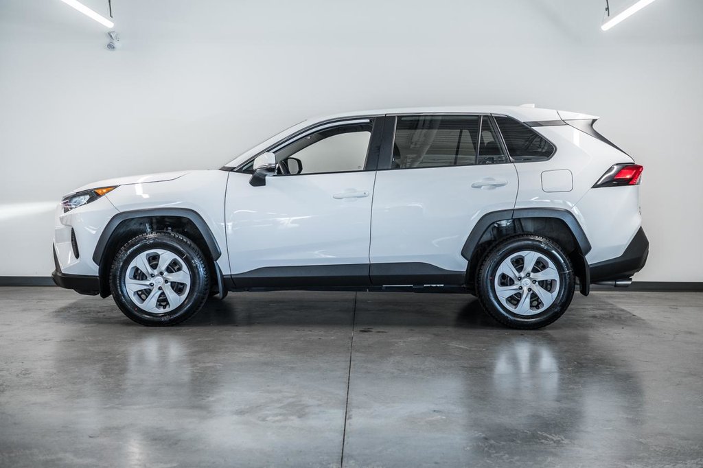 Toyota RAV4 LE 2024-4