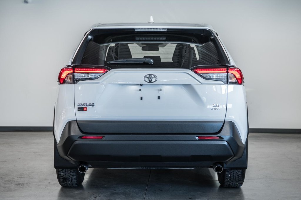 Toyota RAV4 LE 2024-6