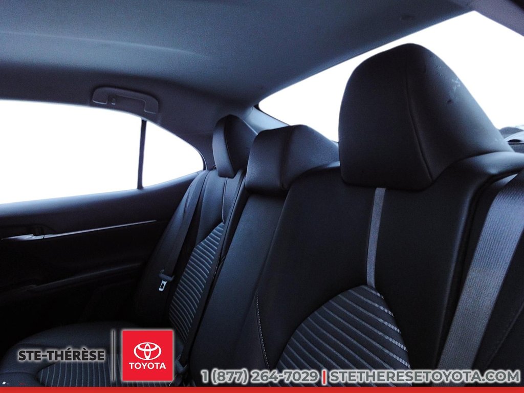 Toyota Camry SE 2023-7