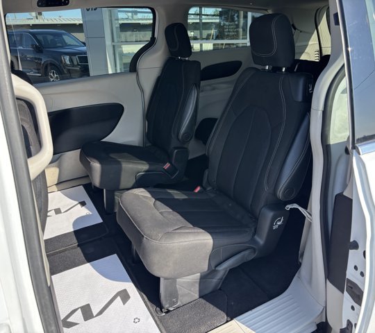 2022 Chrysler Grand Caravan SXT in Gander, Newfoundland and Labrador - 10 - w1024h768px