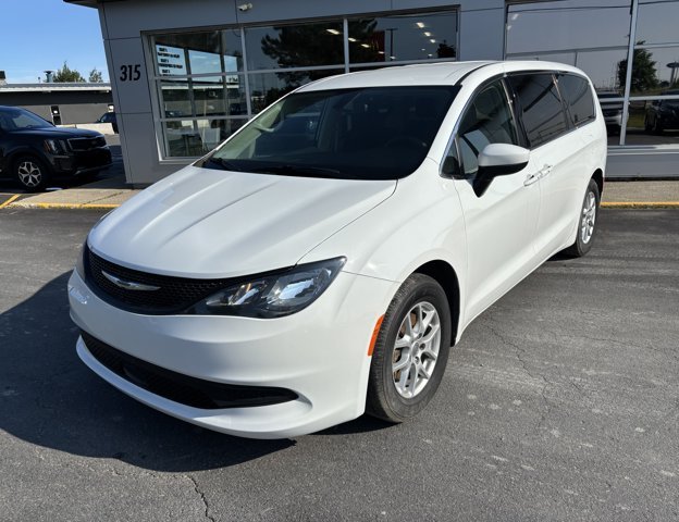 2022 Chrysler Grand Caravan SXT in Gander, Newfoundland and Labrador - 2 - w1024h768px