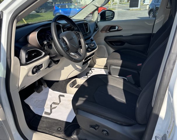 2022 Chrysler Grand Caravan SXT in Gander, Newfoundland and Labrador - 11 - w1024h768px
