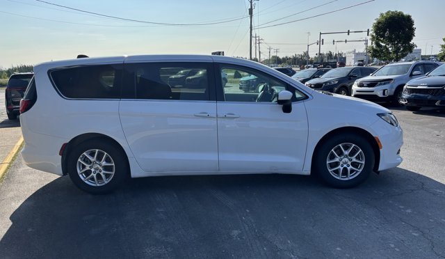 2022 Chrysler Grand Caravan SXT in Gander, Newfoundland and Labrador - 5 - w1024h768px