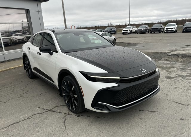 2023 Toyota CROWN Platinum in Gander, Newfoundland and Labrador - 4 - w1024h768px