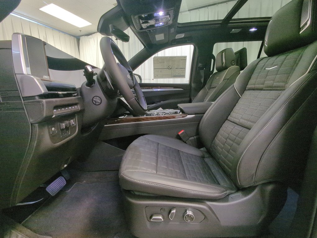 2025 Cadillac Escalade 4WD Sport Platinum in Dartmouth, Nova Scotia - 11 - w1024h768px