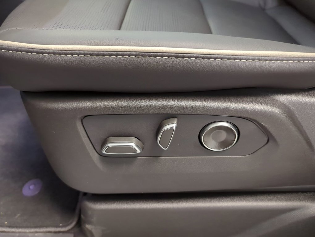 2025 Cadillac Escalade 4WD Premium Luxury in Dartmouth, Nova Scotia - 12 - w1024h768px