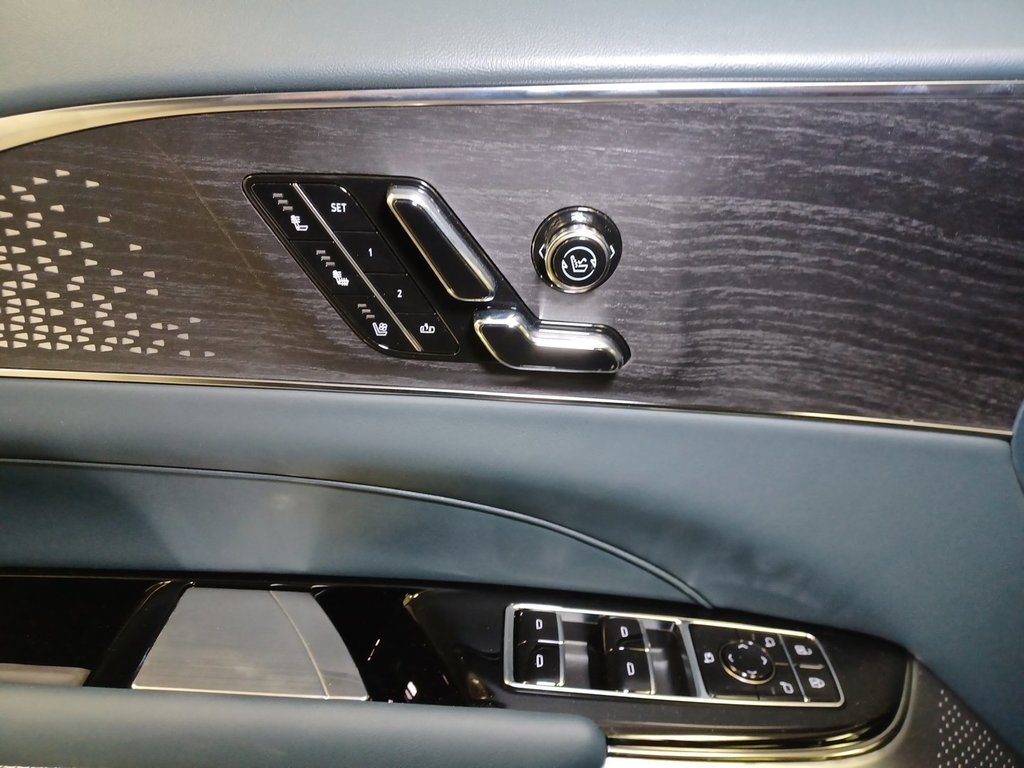 2024 Cadillac LYRIQ Luxury 3 in Dartmouth, Nova Scotia - 13 - w1024h768px