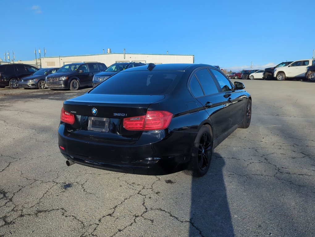 2013 BMW 3 Series 320i xDrive in Dartmouth, Nova Scotia - 8 - w1024h768px