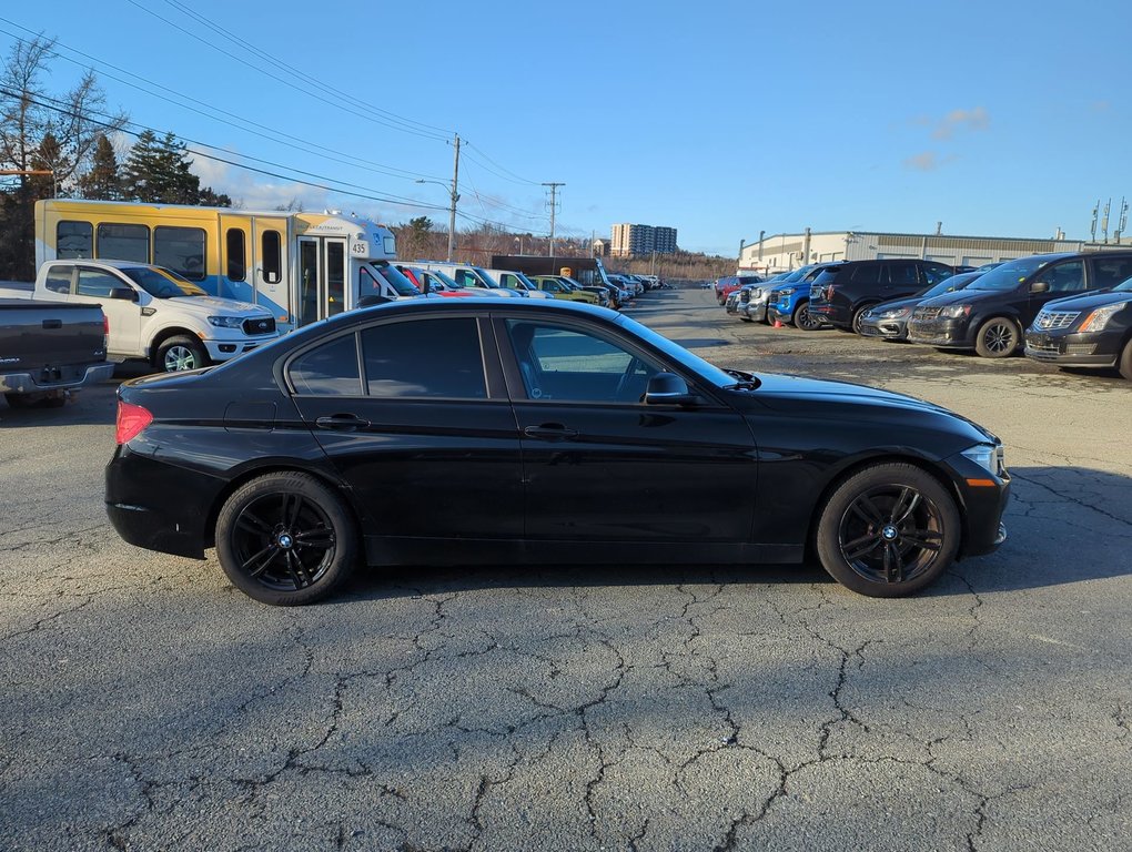 2013 BMW 3 Series 320i xDrive in Dartmouth, Nova Scotia - 9 - w1024h768px