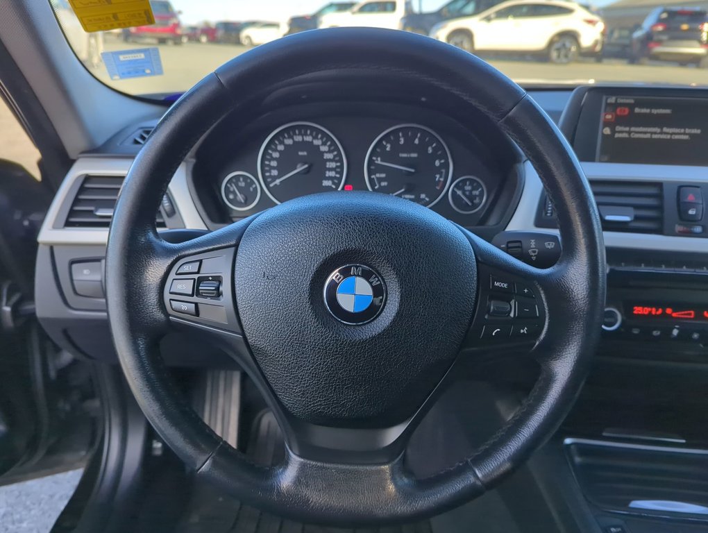 2013 BMW 3 Series 320i xDrive in Dartmouth, Nova Scotia - 14 - w1024h768px