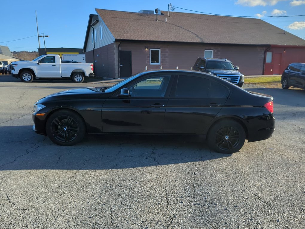 2013 BMW 3 Series 320i xDrive in Dartmouth, Nova Scotia - 5 - w1024h768px