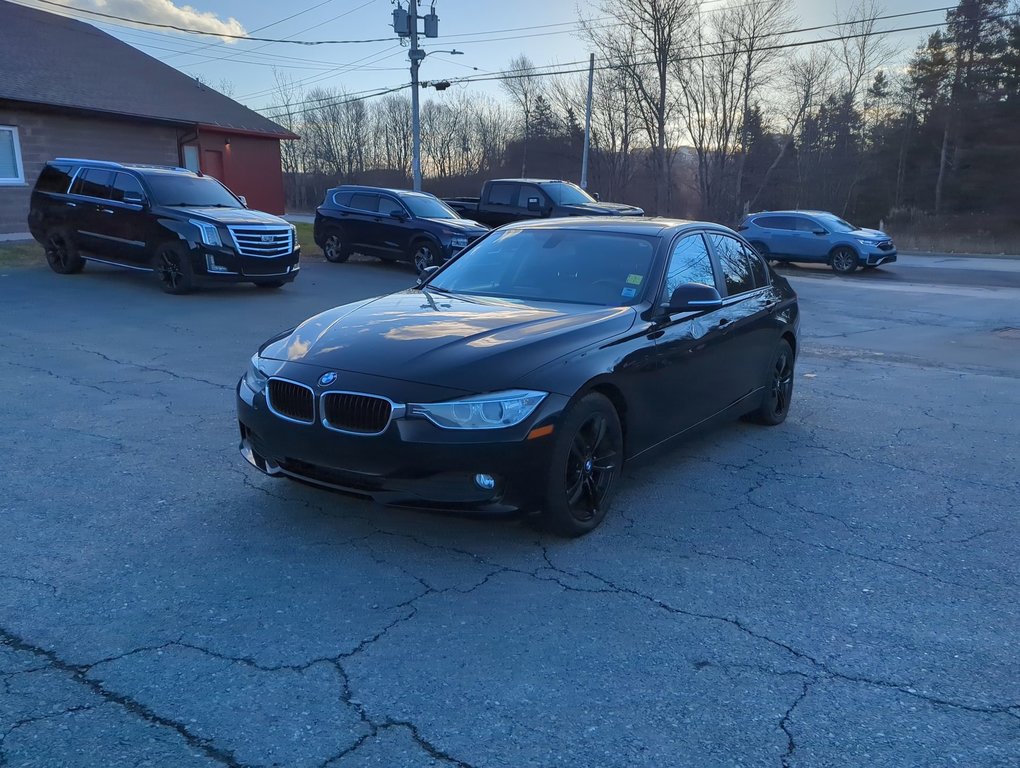 2013 BMW 3 Series 320i xDrive in Dartmouth, Nova Scotia - 4 - w1024h768px