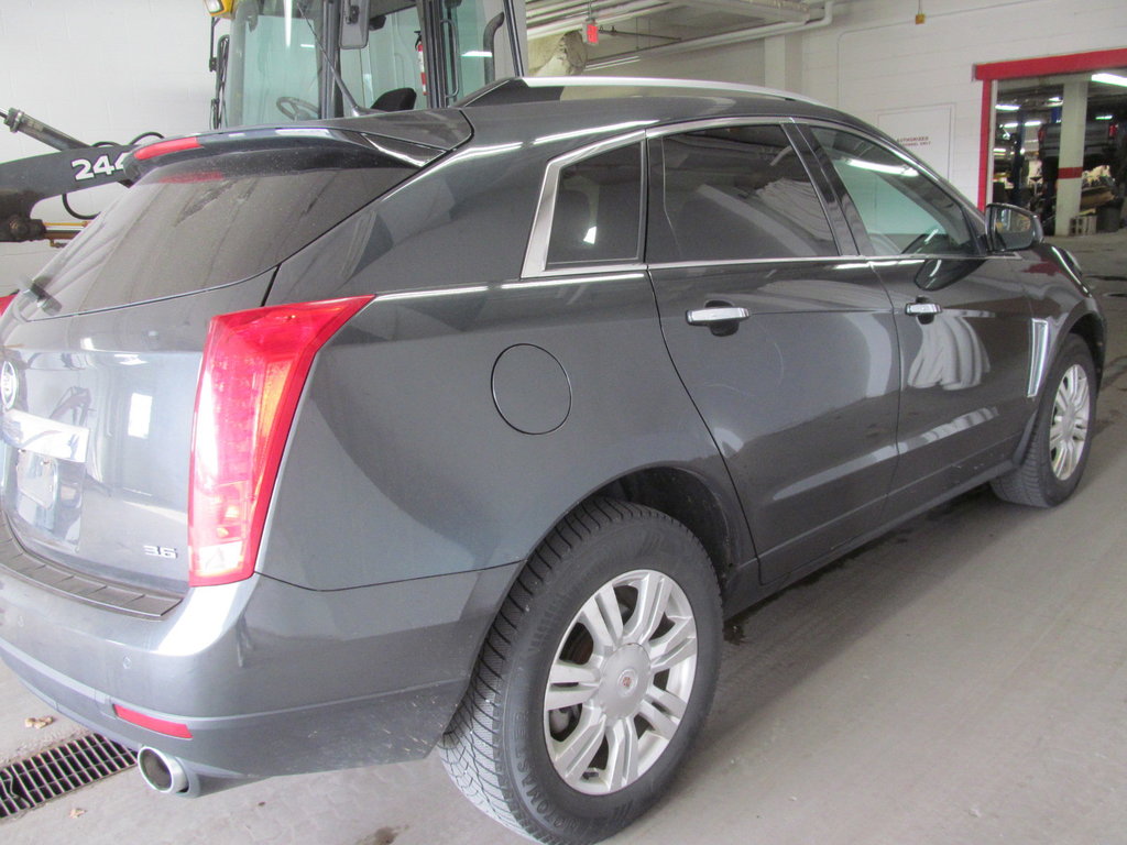 2014 Cadillac SRX Luxury in Dartmouth, Nova Scotia - 4 - w1024h768px