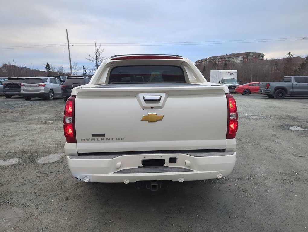 2013 Chevrolet Avalanche LTZ in Dartmouth, Nova Scotia - 7 - w1024h768px