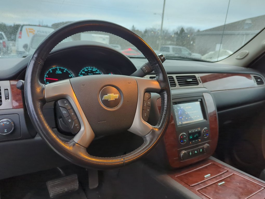 2013 Chevrolet Avalanche LTZ in Dartmouth, Nova Scotia - 19 - w1024h768px