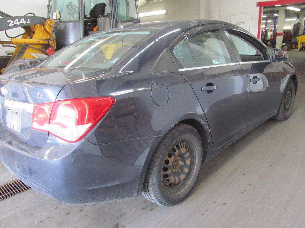 2016 Chevrolet Cruze Limited LT in Dartmouth, Nova Scotia - 4 - w1024h768px