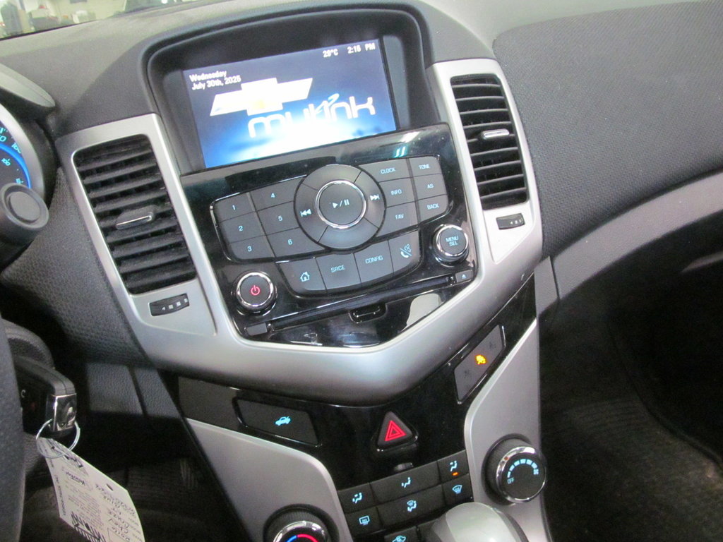 2016 Chevrolet Cruze Limited LT in Dartmouth, Nova Scotia - 6 - w1024h768px