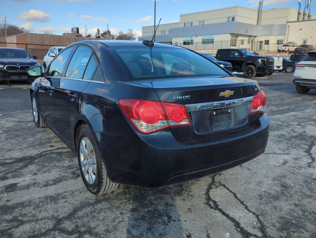 2015 Chevrolet Cruze 1LT Fresh MVI Low KMs in Dartmouth, Nova Scotia - 6 - w1024h768px