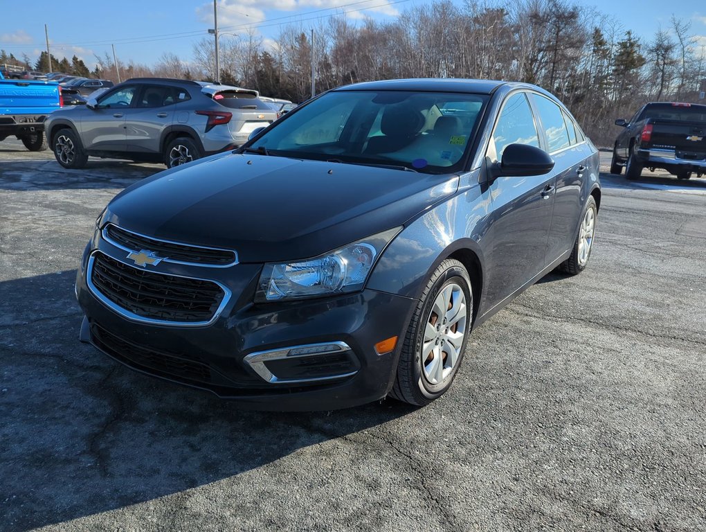 2015 Chevrolet Cruze 1LT Fresh MVI Low KMs in Dartmouth, Nova Scotia - 4 - w1024h768px