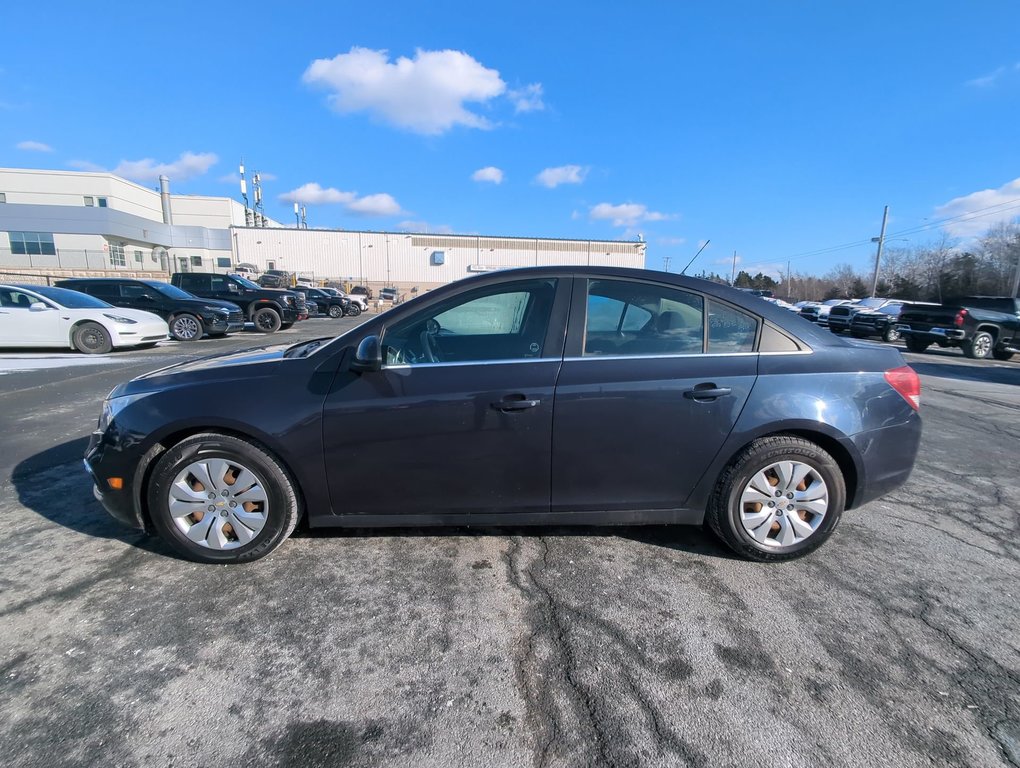 2015 Chevrolet Cruze 1LT Fresh MVI Low KMs in Dartmouth, Nova Scotia - 5 - w1024h768px