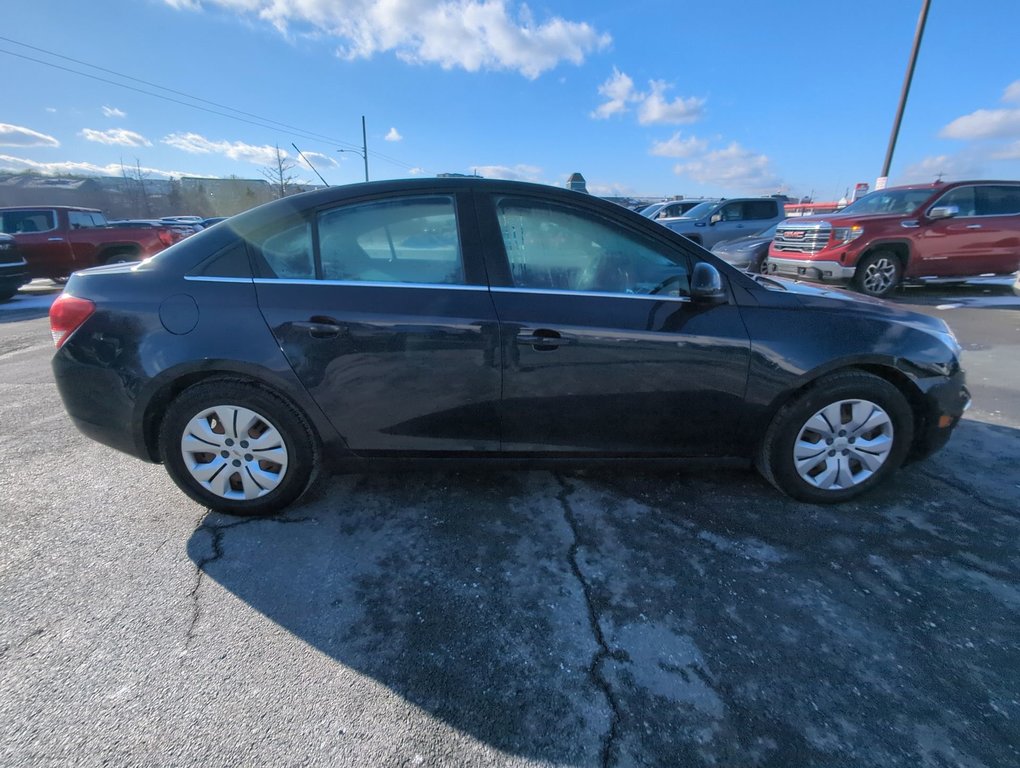 2015 Chevrolet Cruze 1LT Fresh MVI Low KMs in Dartmouth, Nova Scotia - 9 - w1024h768px