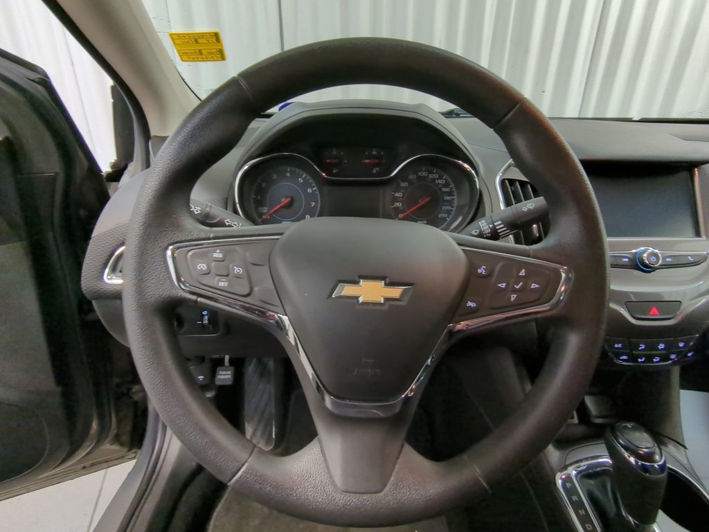 2017 Chevrolet Cruze LT in Dartmouth, Nova Scotia - 14 - w1024h768px