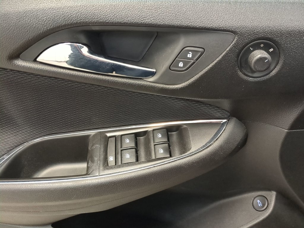 2017 Chevrolet Cruze LT in Dartmouth, Nova Scotia - 13 - w1024h768px