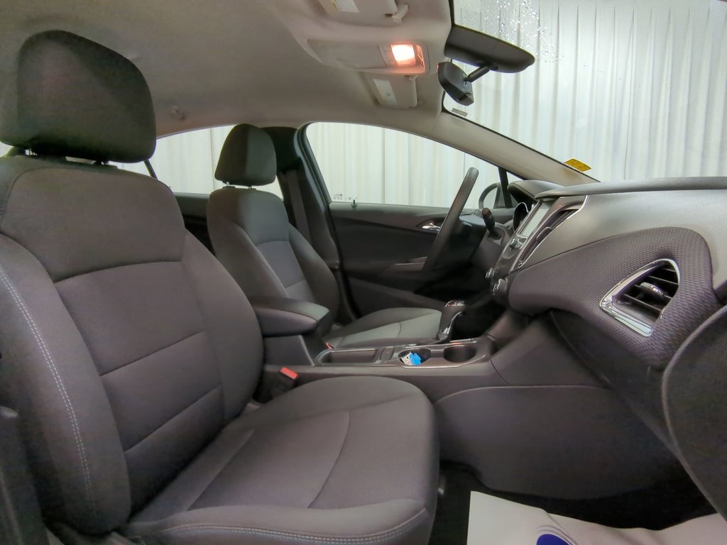 2017 Chevrolet Cruze LT in Dartmouth, Nova Scotia - 23 - w1024h768px