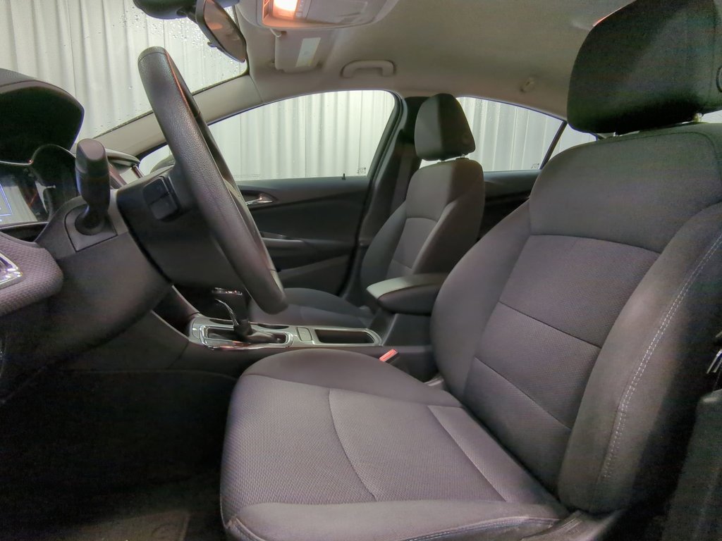 2017 Chevrolet Cruze LT in Dartmouth, Nova Scotia - 11 - w1024h768px